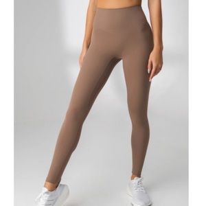 Balance Athletica / Vitality cloud pant in Smoky Quartz. Size M